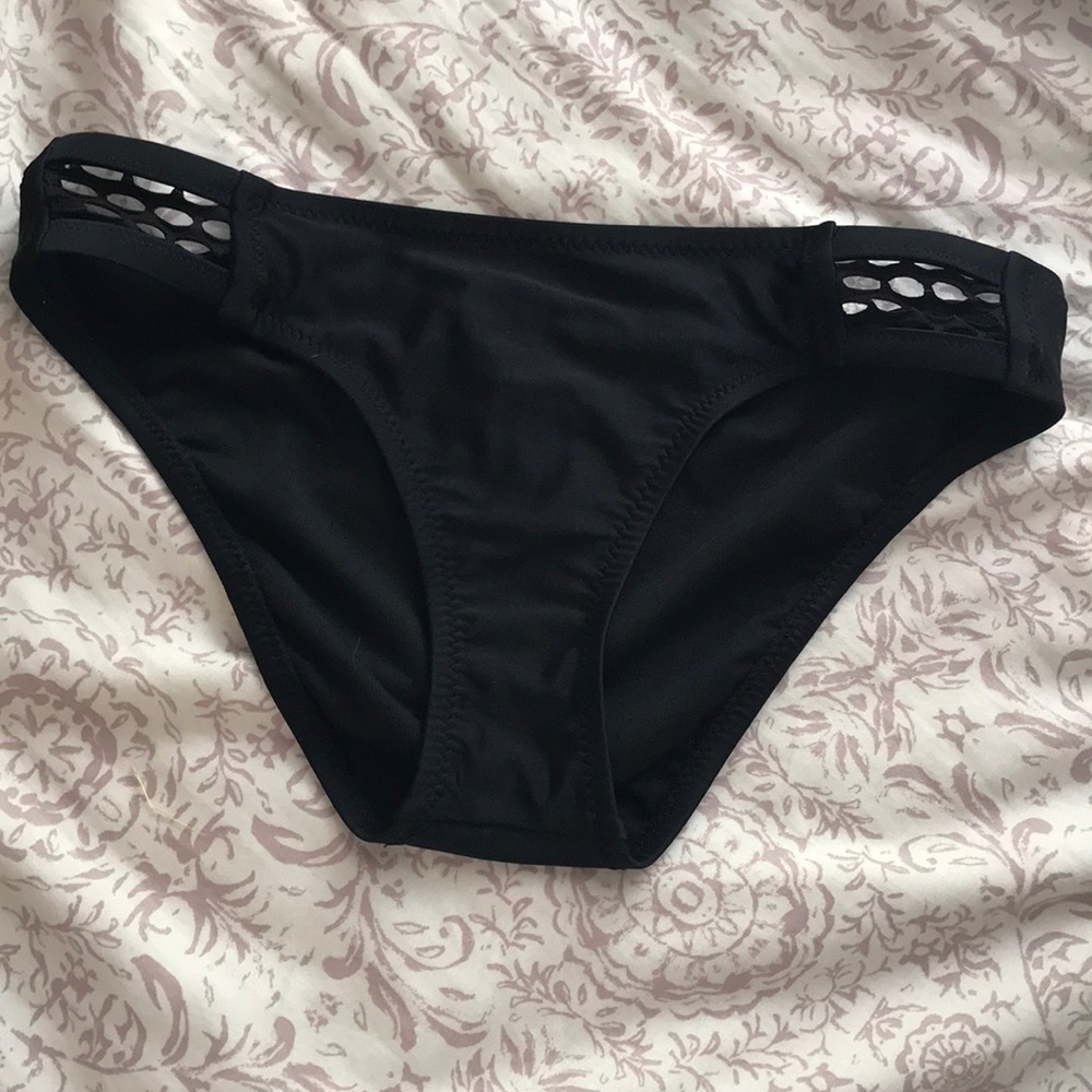 Black bikinis bottoms